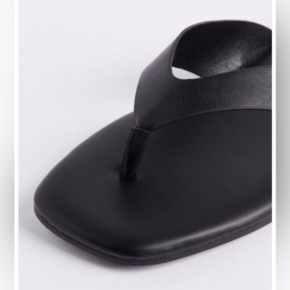 Torrid Square Toe Thong black Sandals (WW) - Picture 5 of 6